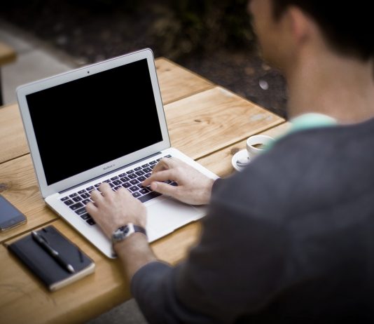 Pravice in obveznosti iz delovnega razmerja v posebnih okoliščinah (posodobljena informacija 14. 4. 2020)