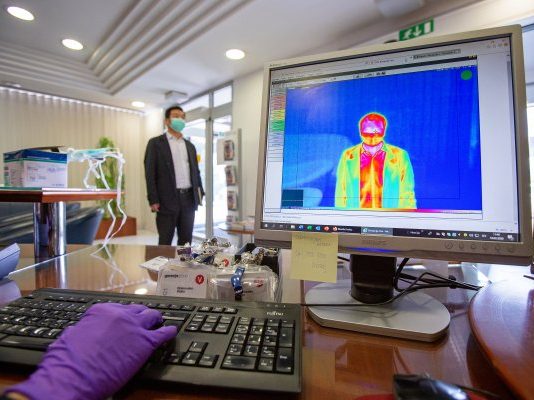 Skupina Hisense Republiki Sloveniji pošilja večje količine zaščitne opreme in daje na razpolago svoje kapacitete