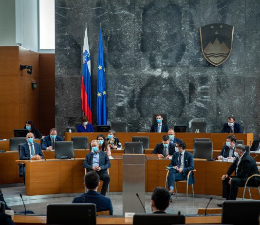 Janez Janša že napovedal drugi in tretji protikorona paket, ki bosta pomagala obdržati likvidnost gospodarstva ter določila izhodno strategijo po epidemiji