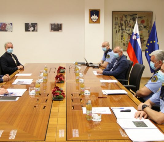 Predsednik vlade Janez Janša obiskal Ministrstvo za notranje zadeve