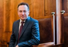 Da je ddr. Klemen Jaklič morebiti pravi kandidat za novega predsednika republike, kaže tudi panika na Ustavnem sodišču!