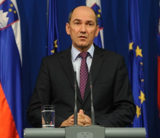 Na nesmiselne napade leve opozicije predsednik vlade Janez Janša odgovoril z rezultati vlade: Čas je za tekmovanje s programi, da bo Slovenija napredovala hitreje!