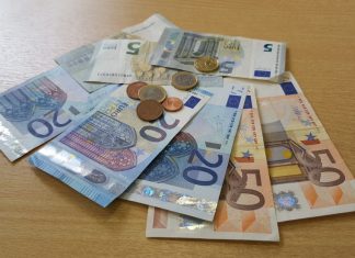 Nekateri kuturniki, nevladniki in kupci električnih vozil v Sloveniji z enako mentaliteto, vsi bi samo denar davkoplačevalcev!