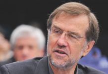 Lojze Peterle: “Najprej vas razmažejo, potem menijo, da so legitimirani, da bi rešili ljudi – tako delujejo ljudje komunističnega navdiha”