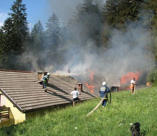 Javna razpisa za nadomestilo škode zaradi požara ali strele ter za pomoč ob smrti, invalidnosti ali nezmožnosti za delo