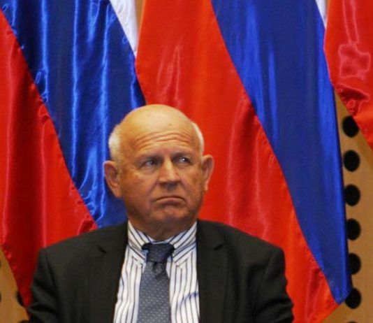 Umrl je Janez Kocijančič