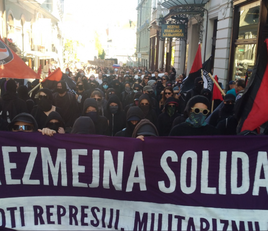 Šale je konec, levičarji uvažajo nasilje: Na petkovem protestu v Ljubljani korakali zamaskirani Antifa skrajneži iz tujine!