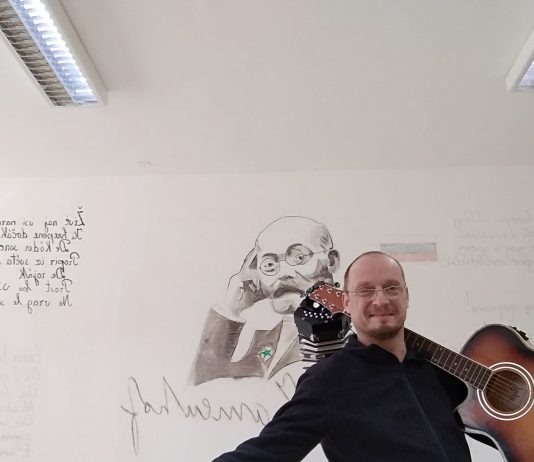 Učitelj, ki je kazal zadnjico, se opravičuje: “Prosim, ne pišite več člankov o meni. Razumem, da je bilo moje dejanje zavrženo in obsojanja vredno!”