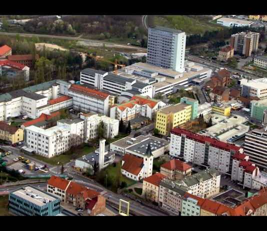 V Urgentnem centru UKC Maribor potrjene okužbe pri sedmih zdravnikih – izvor okužbe še neznan