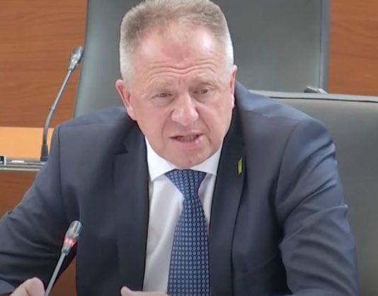 Da ima predsednik SMC Zdravko Počivalšek enotno podporo poslancev potrdil poslanec SMC Rajić