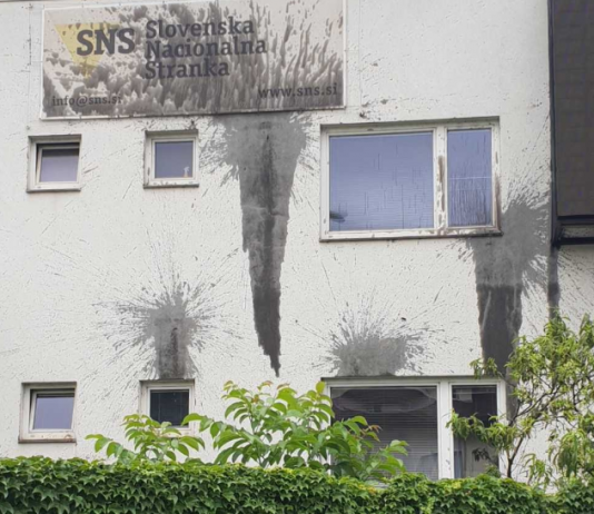 Sedež SNS napadli z odpadnim motornim oljem: Jelinčič trdi, da so bili na delu levičarji