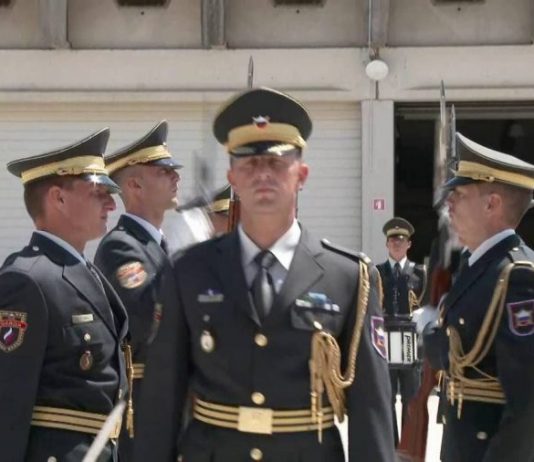 Nedopustno in sramotno! Levičarji izžvižgali gardo Slovenske vojske in jih zmerjali z izdajalci!