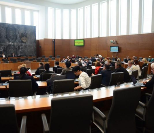 Včeraj je začel veljati četrti protikoronski zakon