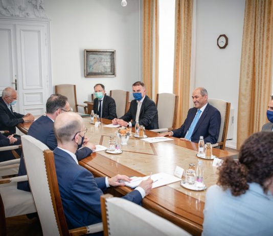 Nemški zunanji minister Heik Maas in Janez Janša na srečanju v Sloveniji izpostavila nujnost čimprejšnjega dogovora o večletnem finančnem okvirju