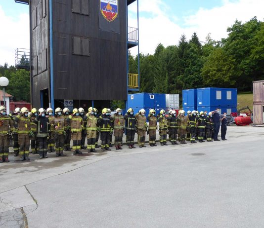 Izurjena je nova generacija poklicnih gasilcev