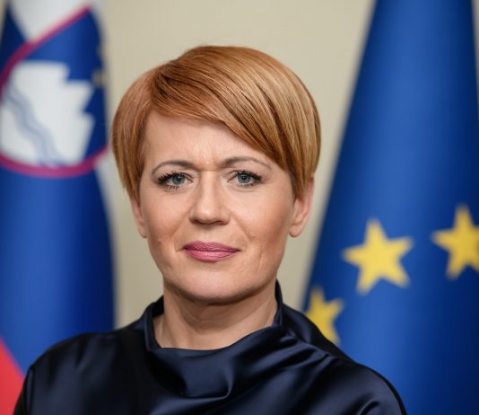 Aleksandra Pivec se je odzvala na odločitev statutarne komisije: Gre za zavestno kršitev statuta stranke, ki odvzema članstvu pravico do izražanja stališč ter jo daje v roke zgolj funkcionarjem!