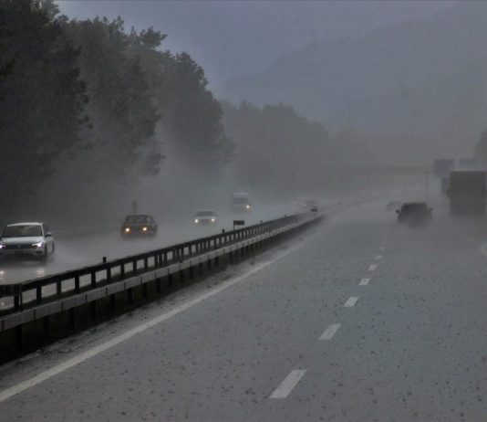 Jutri zjutraj temperature blizu ledišča, danes deževno v večjem delu države