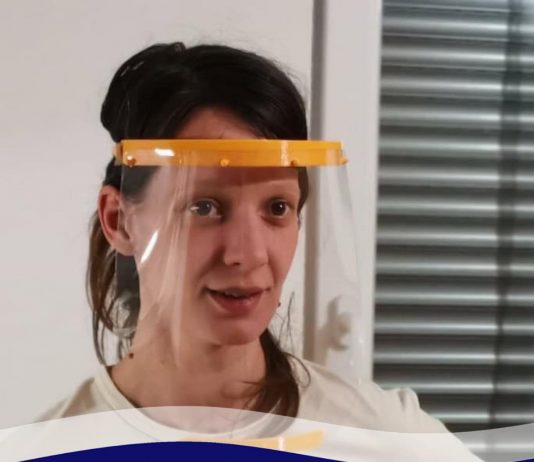 Protestnica trdi, da je imela urejeno ozvočenje, na MOL se branijo, da ji niso izdali nobene dovolilnice – Kdo nam laže?