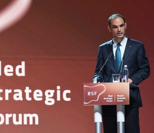 Zunanji minister dr. Anže Logar uradno odprl Blejski strateški forum