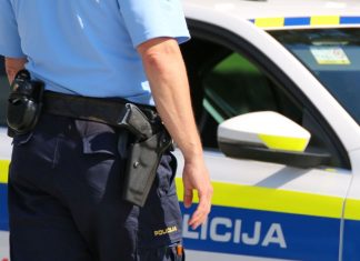 Astinega Dušana Smodeja policija ne more in ne more izslediti, spletnega vplivneža, ki se ne strinja z Golobom našli kar na letališču!