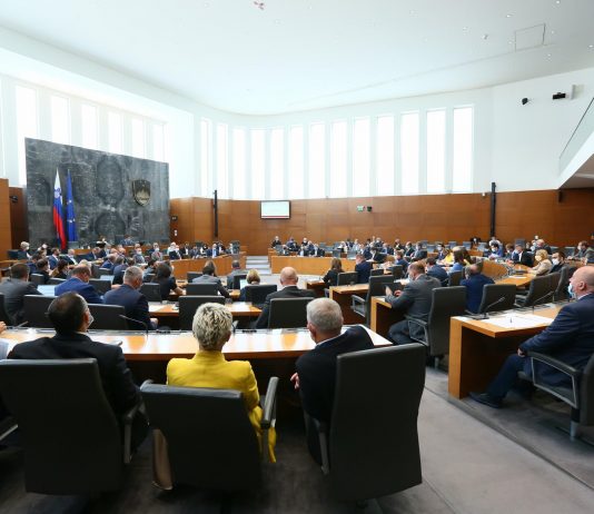 Državni zbor včeraj potrdil rebalans proračuna: ta je izrazito socialno naravnan in je odraz soočanja s covid-19
