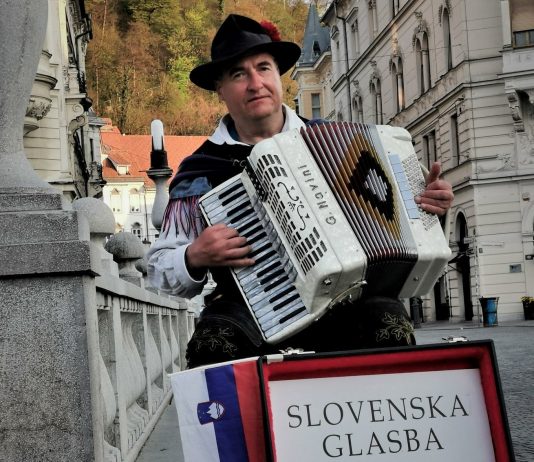 V Ljubljani sprejet odlok, ki bo prepovedoval slovenskemu harmonikašu Marku Hočevarju igranje na Prešernovem trgu! Odločitev pa ne bo vplivala na balkanske trubače!