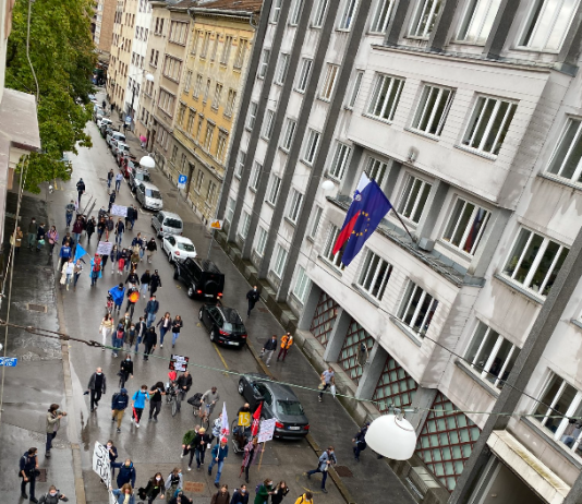 So vam mediji prikazovali nepregledno množico podnebnim protestnikov? Takšna “revščina” je bila v resnici …