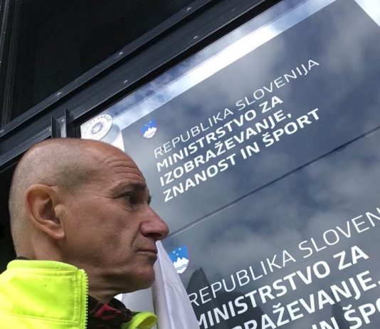 Nepredstavljivo, pred šolo snemal otroke in učiteljico brez dovoljenja, saj da je glasni nasprotnik nošenja mask!Na mestu vprašanje kje je policija?