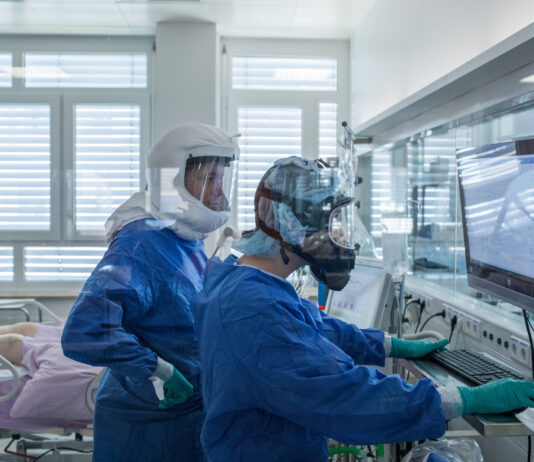 Kdaj bodo proticepilci spoznali resnost situacije in končali s svojimi neprimernimi dejanji. Sedaj organizirajo tako imenovane “Vaške večere”.