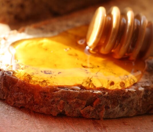 Danes je dan slovenske hrane, začnimo ga s tradicionalnim slovenskim zajtrkom: Zajtrk z medom – super dan!