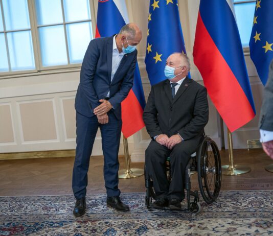 Predsednik vlade Janez Janša skupaj s predsednikom Republike Slovenije in predsednikom Državnega zbora obeležil mednarodni dan invalidov