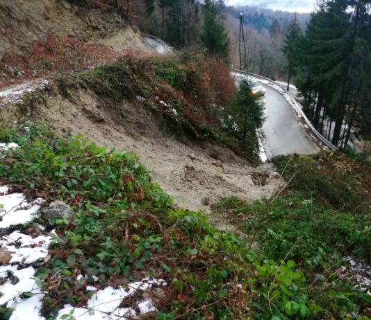 Odpravljanje posledic močnega deževja na glavnih in regionalnih cestah