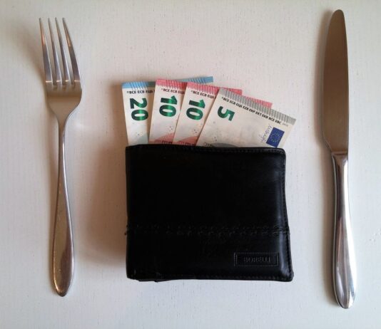 Vodja vladne posvetovalne skupine Matej Lahovnik: Vlada je na to krizo odgovorila hitreje in močneje kot pred dvanajstimi leti