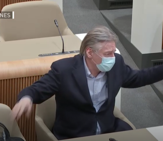 Po mnenju uporabnikov družbenih omrežij Vasko Simoniti “razbil” opozicijo kot slovenska nogometna reprezentanca hrvaško reprezentanco