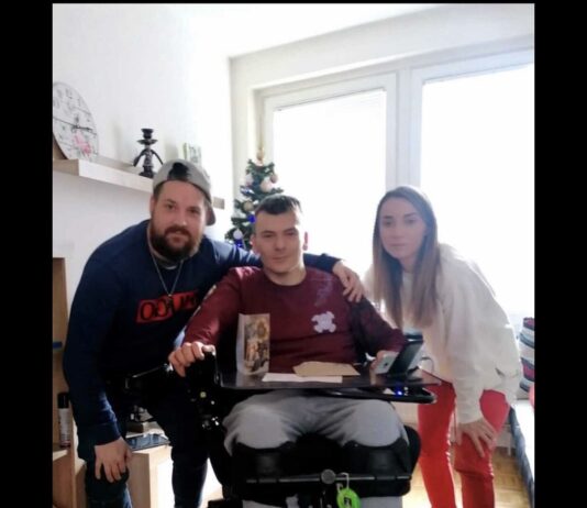 Domoljub Urban, član Rumenih jopičev, v nekaj dneh zbral 1500 evrov za prijatelja paraplegika! To je primer moči civilne družbe!