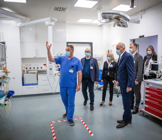 Predsednik vlade Janez Janša: Cepljenje je ukrep, ki bo najbolj pomagal omejiti in zaustaviti epidemijo