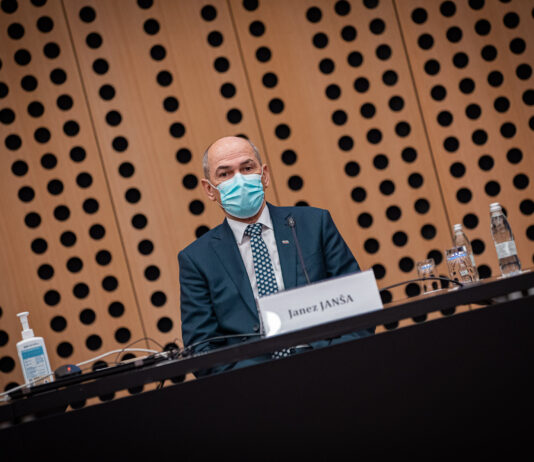 (Video) Janez Janša opoziciji: “V 15. letih niste zgradili enega doma za starejše. Za Metelkovo 6 in nevladne organizacije ste dali več kot za dolgotrajno oskrbo!”