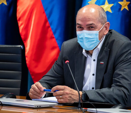 Predsednik vlade Janez Janša s pristojnimi ministri o dolgotrajni oskrbi