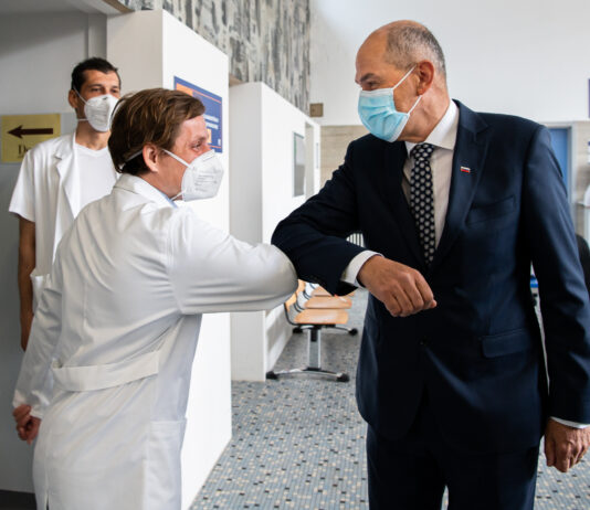 Predsednik vlade Janez Janša: Precepljenost, ki uspešno zaustavlja epidemijo, bomo dosegli nekje v sredini junija