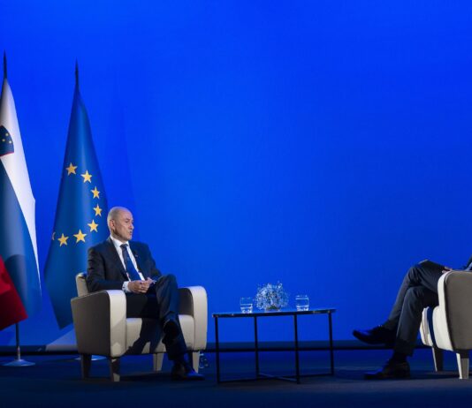 Predsednik vlade Janez Janša v pogovorni oddaji na Televiziji Slovenija