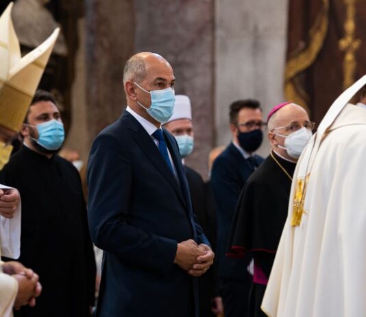 Predsednik vlade Janez Janša na maši za domovino