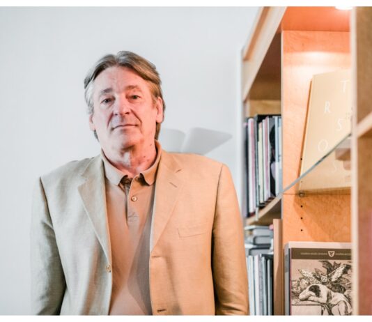 Minister za kulturo odločno zavrača očitke glede podpore neonacizmu