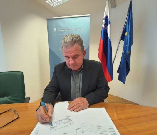 Ali je konstrukt proti ministru Andreju Vizjaku zopet propadel? Poklicni tonski mojster zapisal: “Zadeva je vrhunska montaža”!