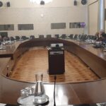 Zaradi pihanja sindikalistov in nekaterih politikov v isti rog z Robertom Golobom, danes podjetja že zapirajo svoja vrata!