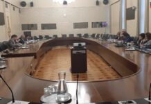 Zaradi pihanja sindikalistov in nekaterih politikov v isti rog z Robertom Golobom, danes podjetja že zapirajo svoja vrata!