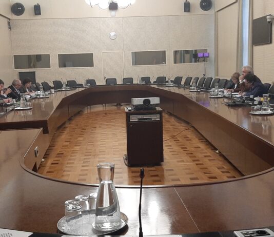 Zaradi pihanja sindikalistov in nekaterih politikov v isti rog z Robertom Golobom, danes podjetja že zapirajo svoja vrata!