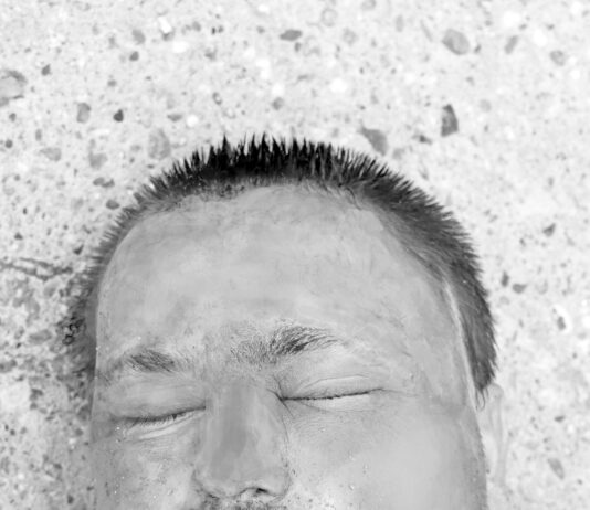 Policija prosi za pomoč – v Dravi našli truplo, kdo je moški na sliki?