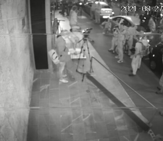 Petkovi protestniki ne odnehajo, slike razgrajanja protestnikov pred NSi objavil minister za obrambo Matej Tonin: “Dovolj je nasilja in samovolje glasne in brezobrazne manjšine!”