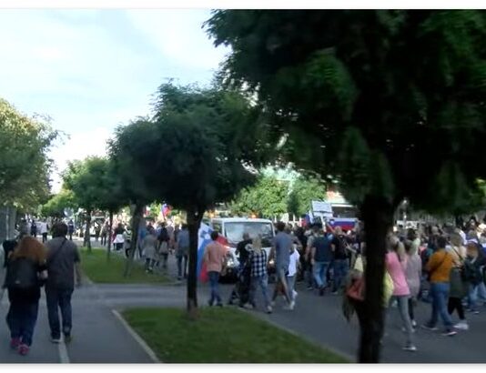 Pogoj za varno izvedbo vrha EU-Zahodni Balkan sprejetje sklepa o omejitvah oziroma prepovedi gibanja na določenih območjih! Vlada s tem znižuje možnosti za hujše kršitve javnega reda.