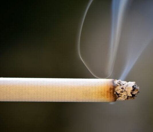 Vlada zvišala trošarine drobnoprodajne cene cigaret